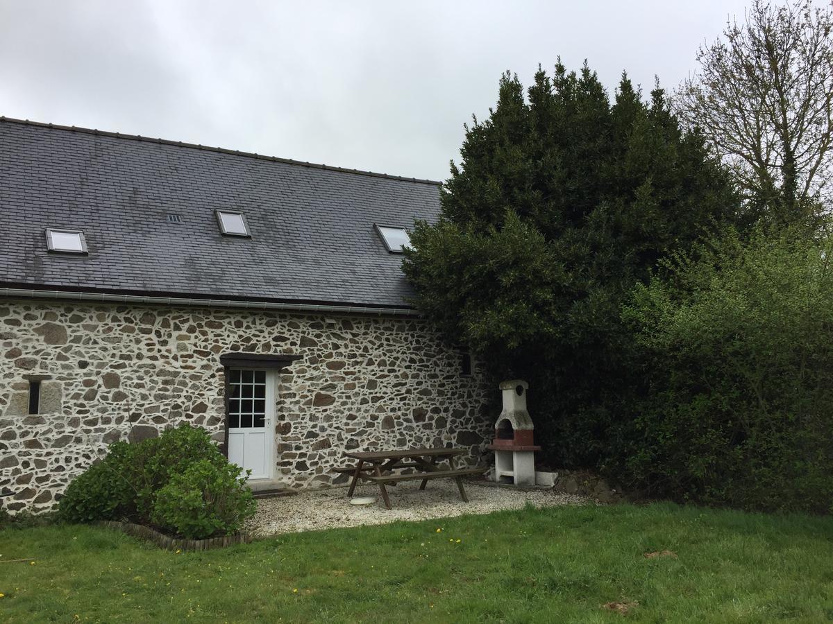 Gites Au Clos Du Lit Saint-Aaron Exterior photo