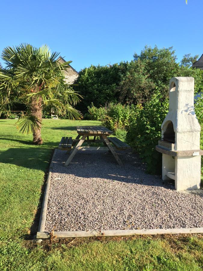 Gites Au Clos Du Lit Saint-Aaron Exterior photo