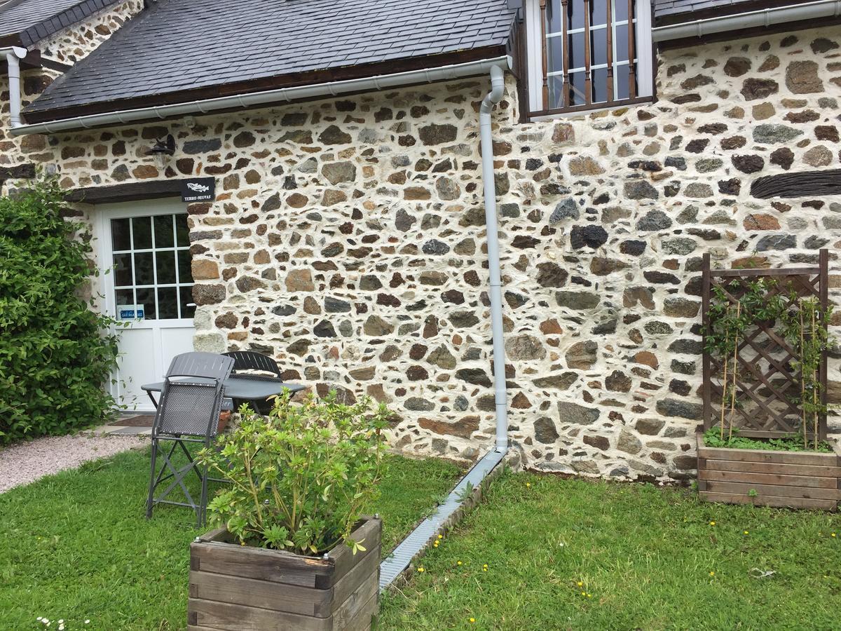 Gites Au Clos Du Lit Saint-Aaron Exterior photo